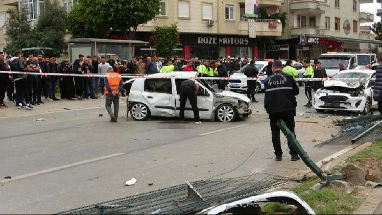 Bariyerleri kıran araç dehşet saçtı: 2 kişi öldü 4 kişi yaralandı