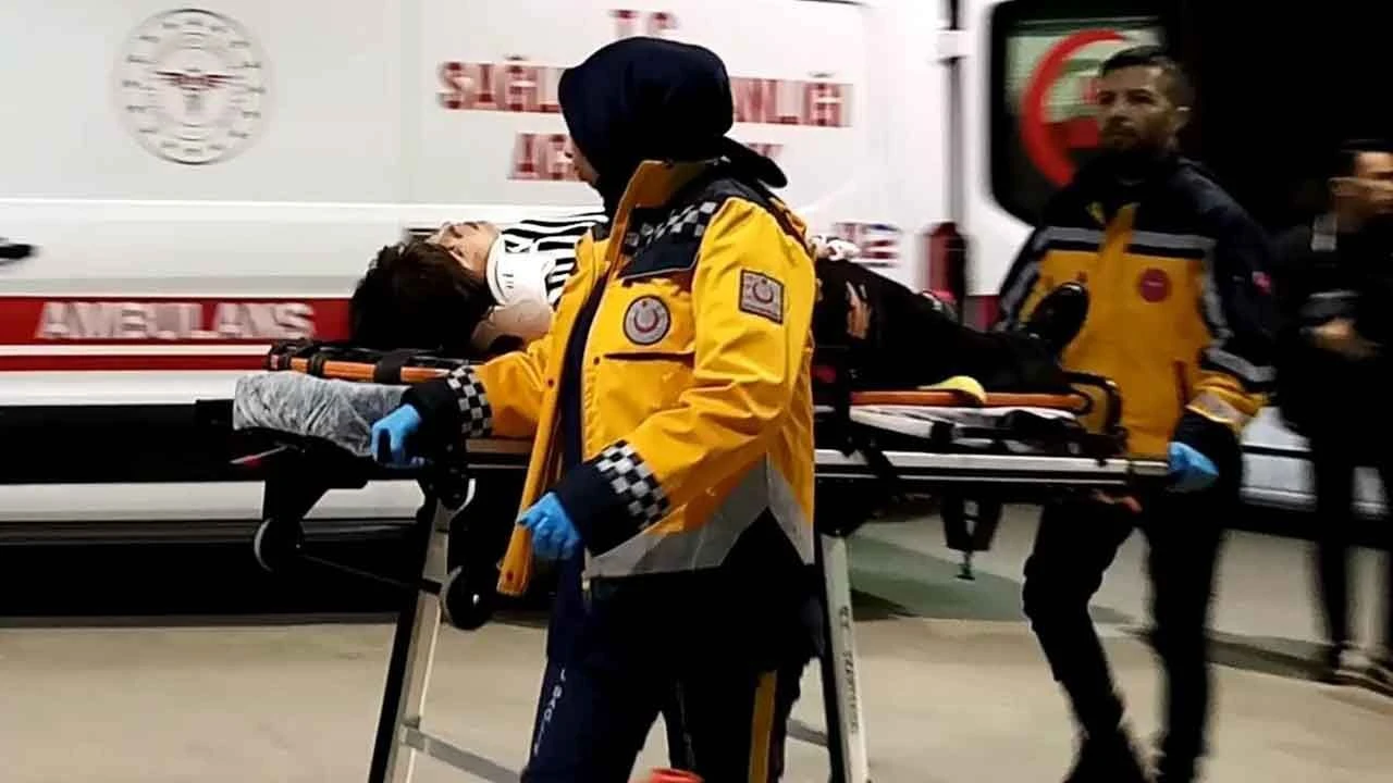 Bursa'da feci kaza! Takla atan araç 50 metre sürüklendi: 4 yaralı - 1. Resim