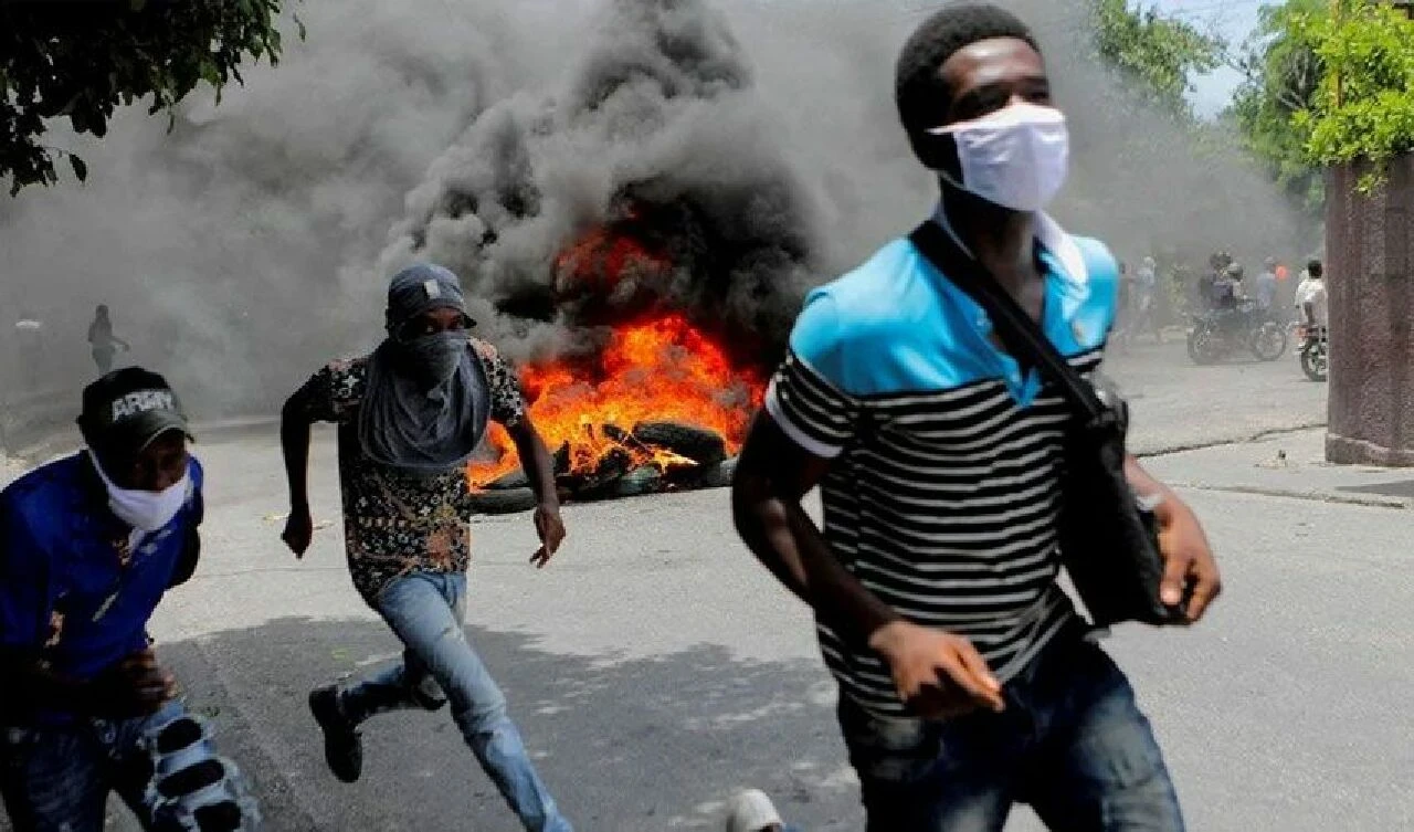 Çeteler yüzlerce tutukluyu serbest bıraktı! Ülkede 'Barbekü' isyanı