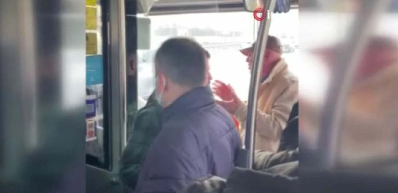 İETT otobüsü fazla yolcu aldı, kapıda biri sıkıştı! Tartışmada kadın panik atak geçirdi
