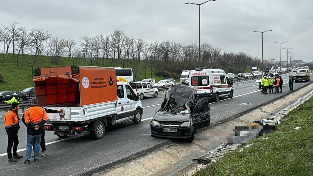 İstanbul&#039;da korkunç kaza: 2 ölü, 4 yaralı