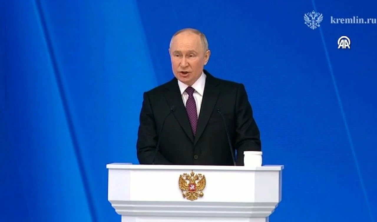 İstemsiz hareketleri Putin'i ele verdi! 2 saat boyunca kendine engel olamadı - 1. Resim