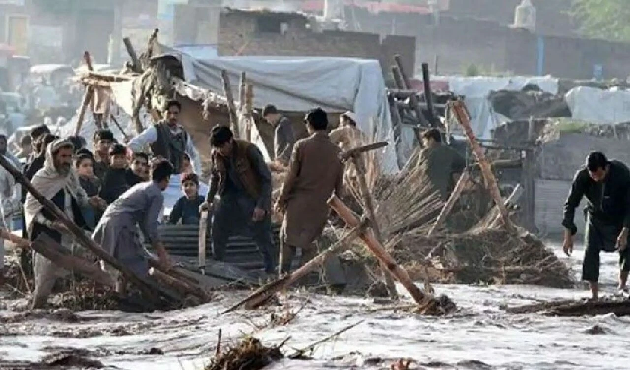 Pakistan felaketi yaşıyor! Onlarca kişi hayatını kaybetti - 1. Resim