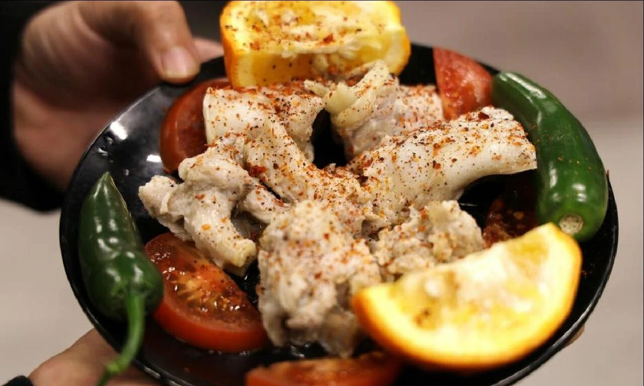 'Şırdan pahalandı, acaba ne yesek?' İşte sakatatın yeni gözdesi: Kelleyi alamayan kulağı alıyor - 2. Resim