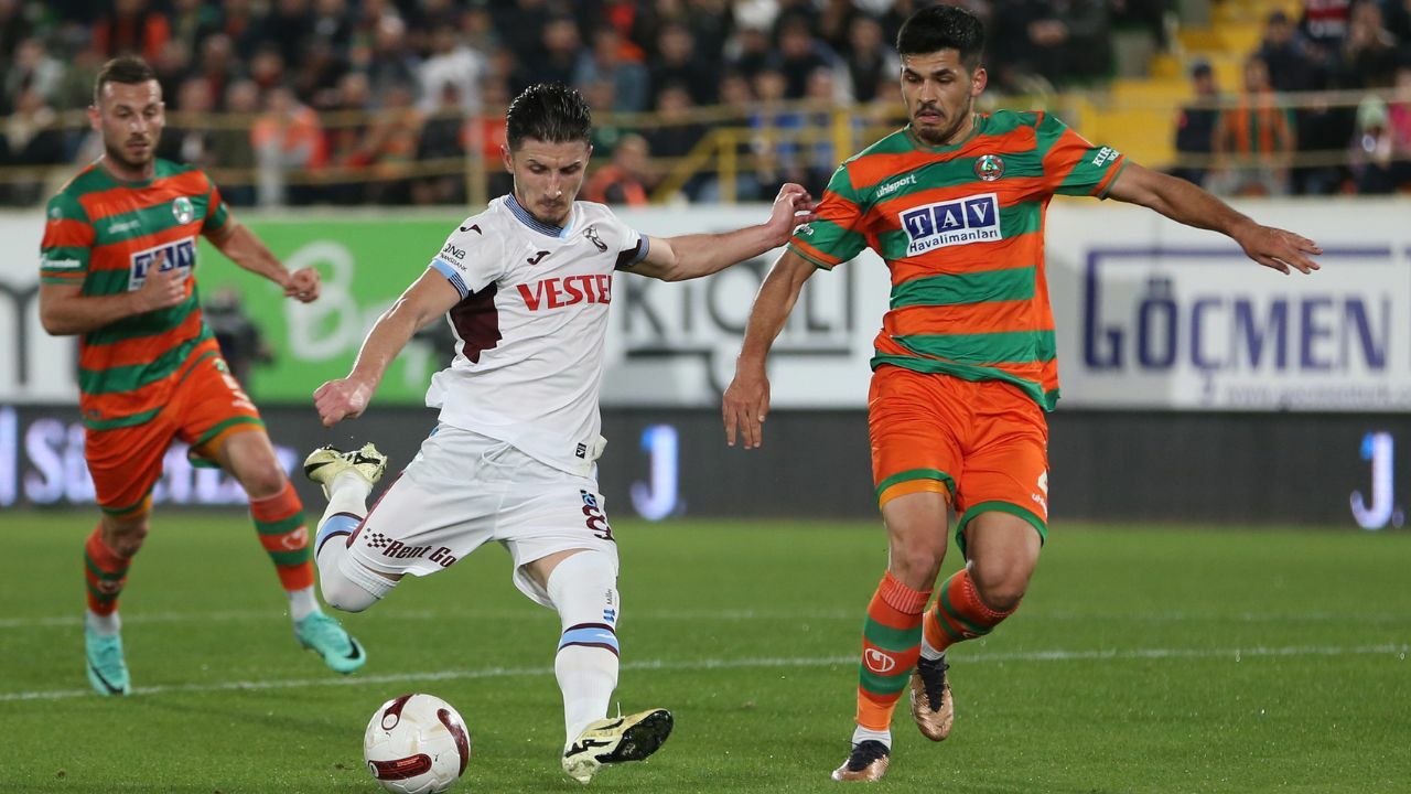 Alanyaspor, Trabzonspor karşısında 3 puanı 3 golle aldı