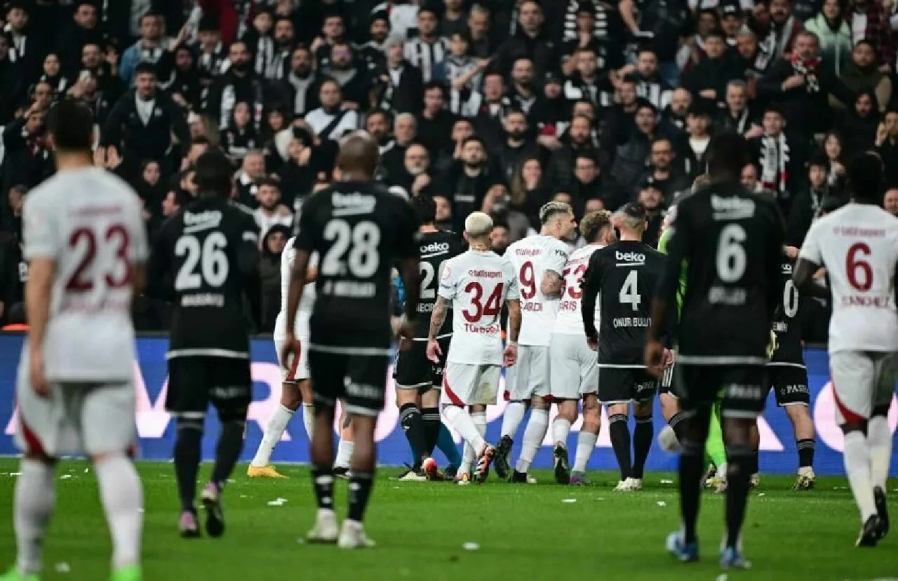 Beşiktaş'tan Galatasaray'a sert 'paylaşım' cevabı: Tenhada özür dileyip...