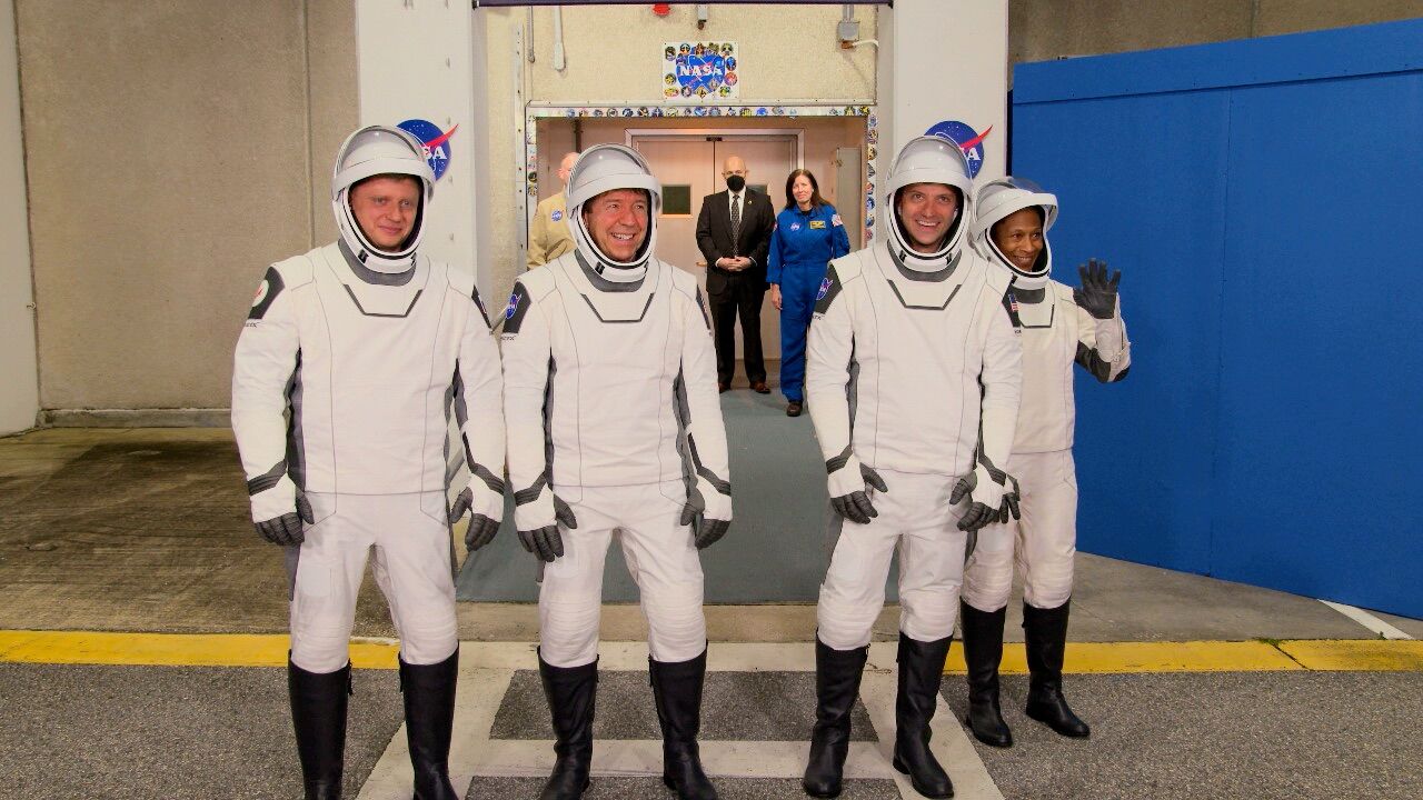 Crew-8 görevi başladı: NASA astronotları uzay yolcusu
