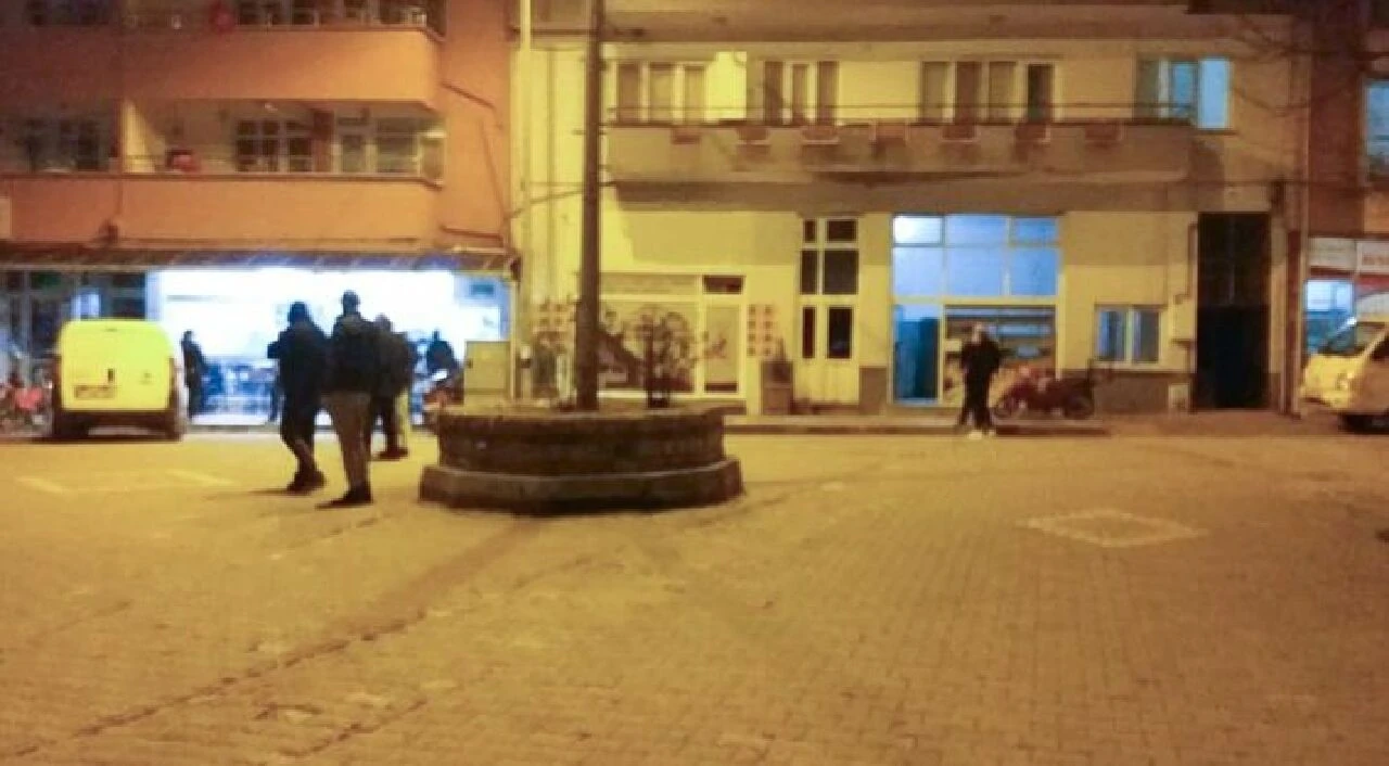 Deprem esnasında camdan atlayan bir kişi hayatını kaybetti  - 1. Resim