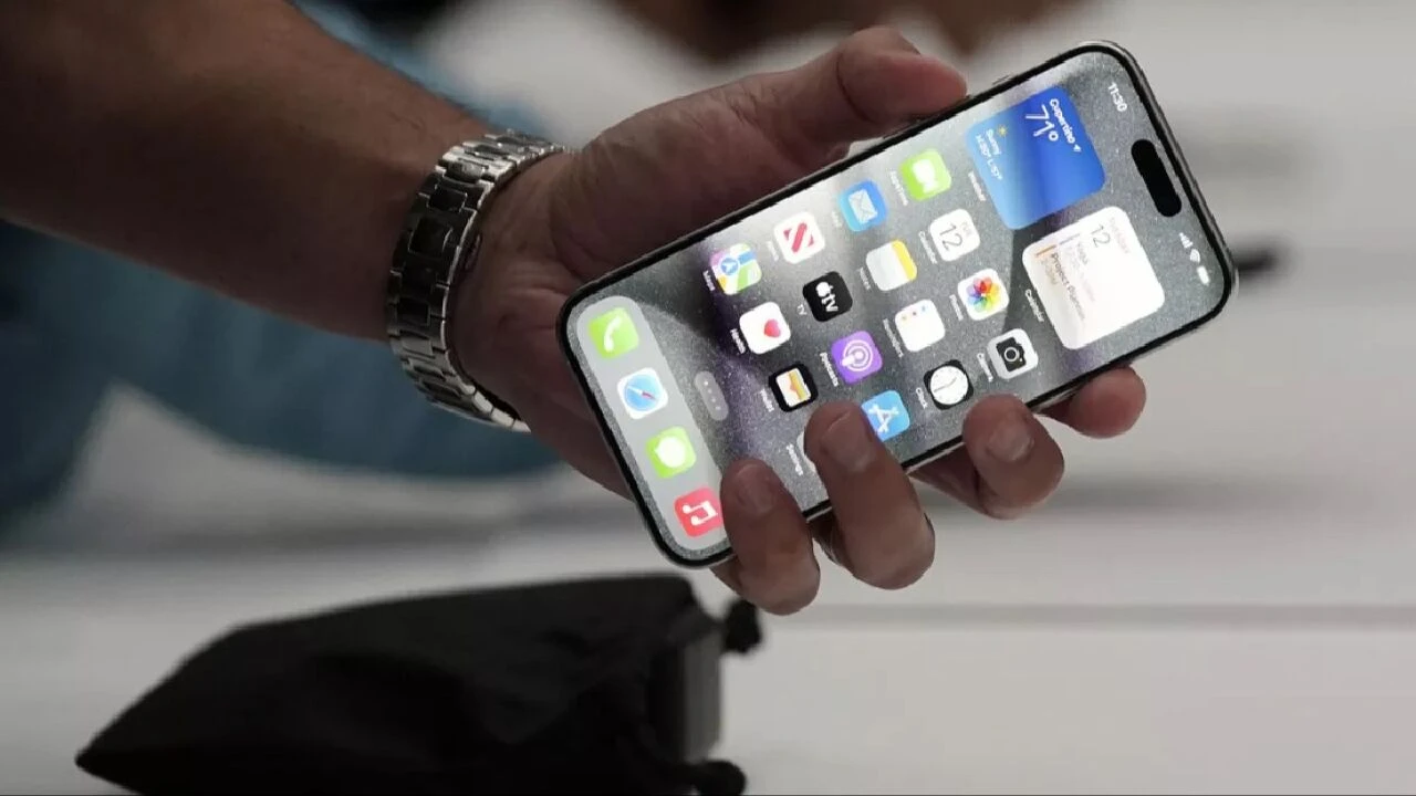 iPhone'un fiyatı 100 bin TL'yi geçti! Apple Türkiye'den tüm ürünlere büyük zam - 1. Resim