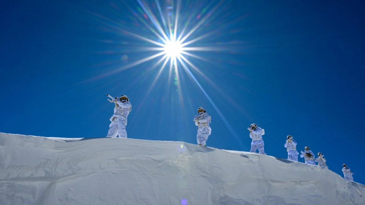 Kar kalınlığı 3 metre... Zorlu hava şartlarında terörle mücadele! - 2. Resim
