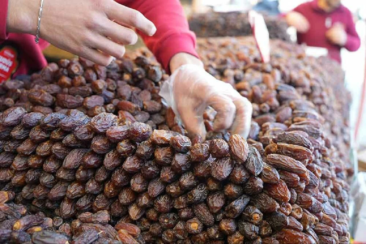 Oruç açmanın maliyeti ortaya çıktı! İşte Eminönü'nde iftariyelik fiyatları - 1. Resim