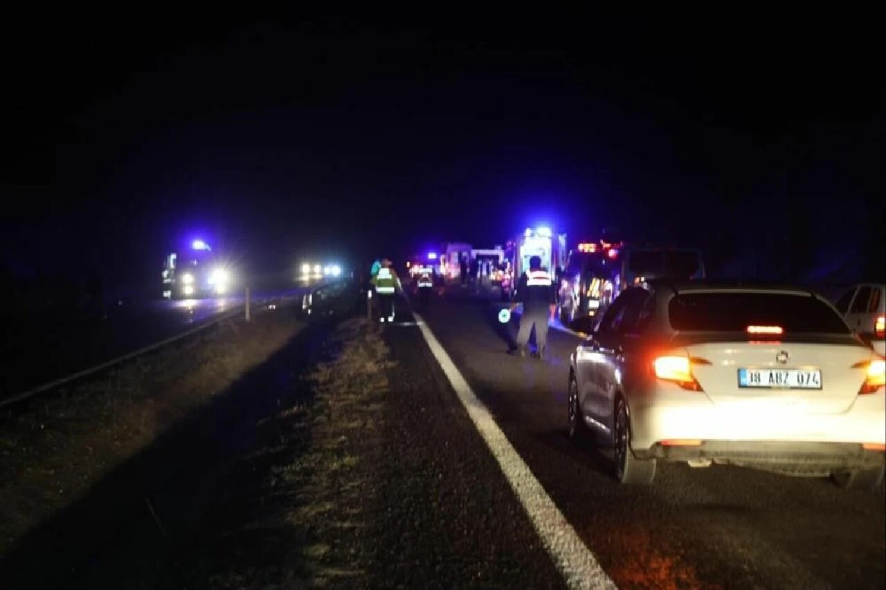 Son dakika: Nevşehir'de feci kaza: En az 3 kişi öldü 6 kişi yaralandı - 2. Resim