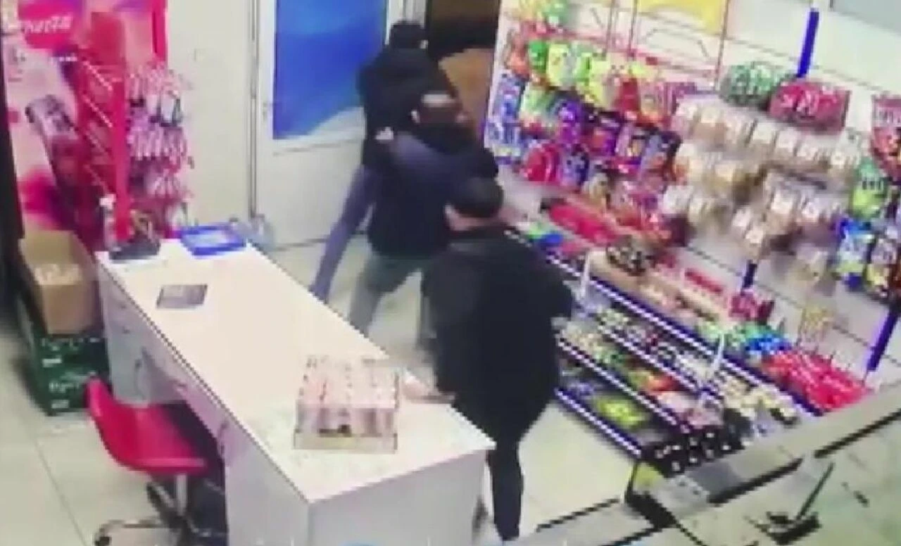 Çanakkale'de depremin panik anları kameraya yansıdı! 