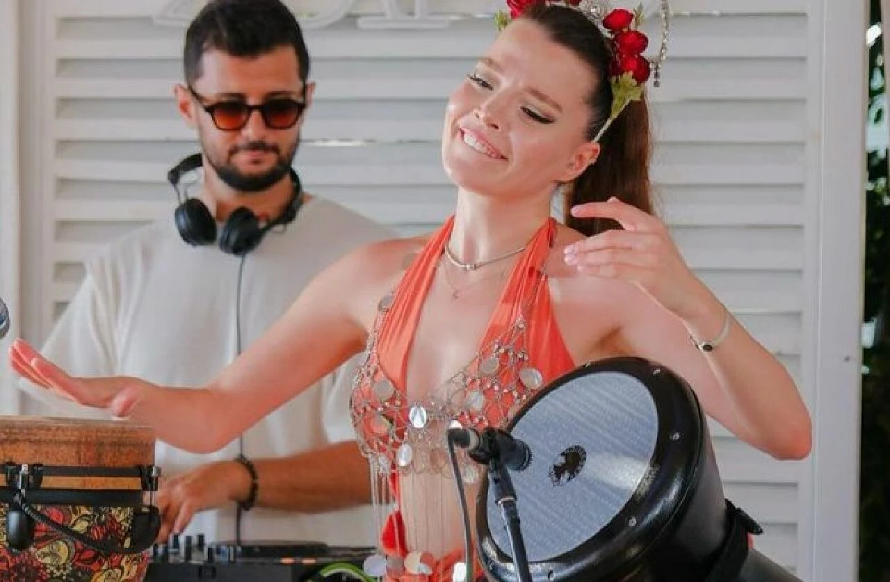 Darbukanın Kraliçesi olarak bilinen Ceren Özdemir'in hayatı ve biyografisi - 1. Resim
