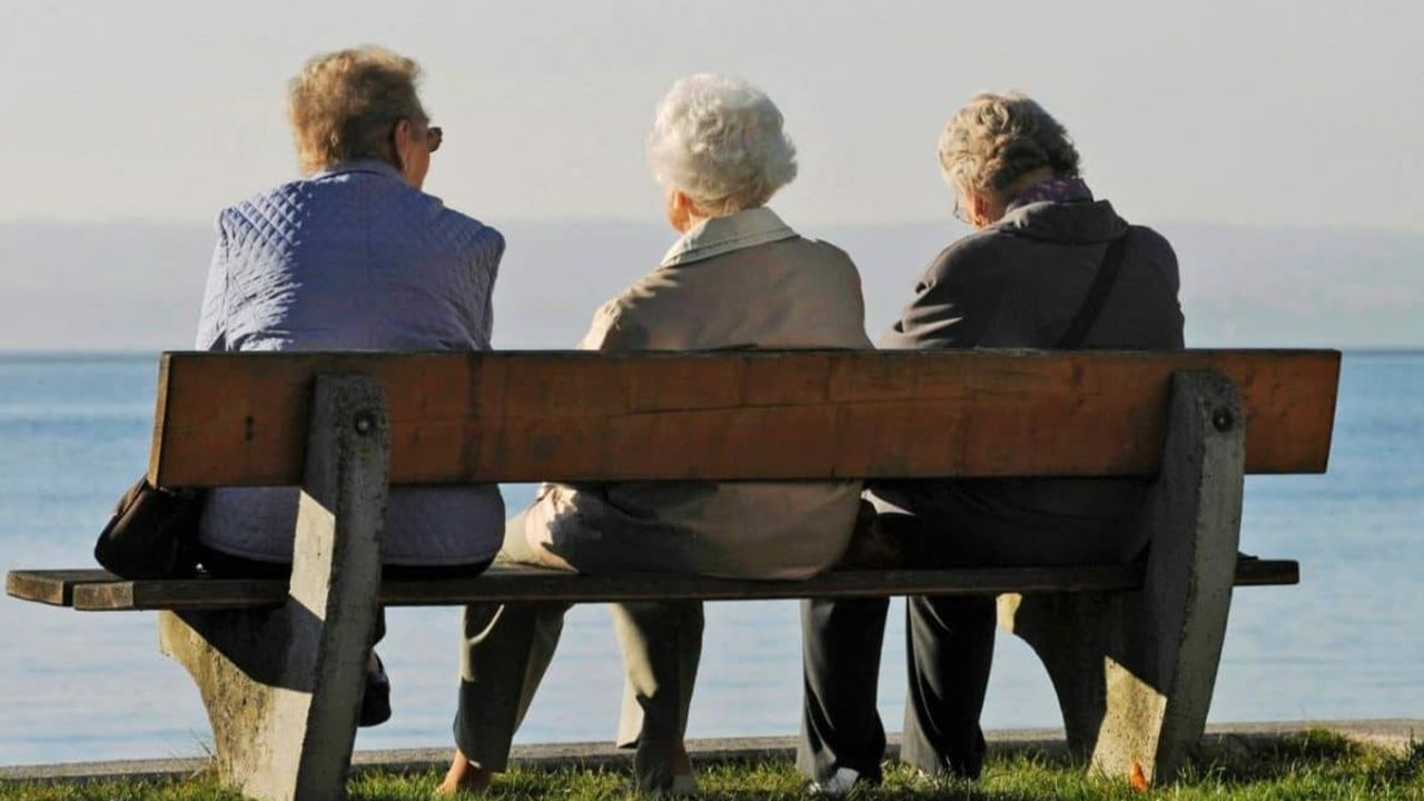 Emeklilere yılda bir ikramiyeye onay! İsviçre’de 13’üncü ay emeklilik maaşı kabul edildi