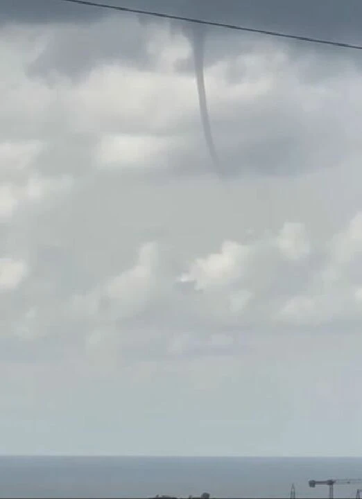 Hava felaketi böyle görüntülendi! Hortum ürküttü, yıldırımlar düştü