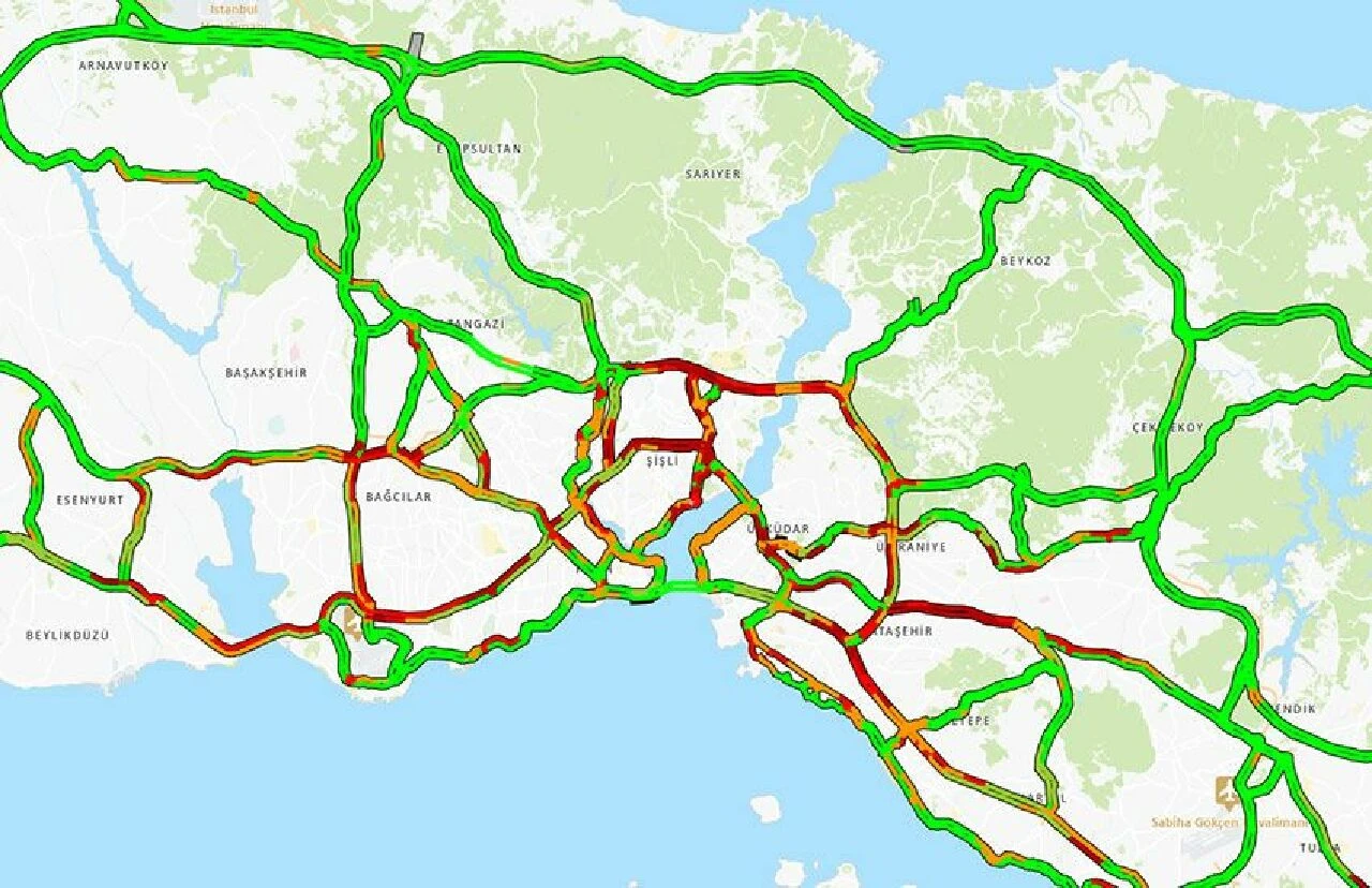 İstanbul'da yağmur trafiği felç etti! Yoğunluk yüzde 85'e çıktı - 1. Resim