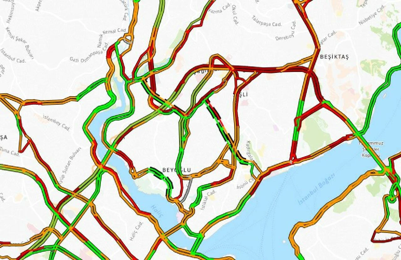 İstanbul'da yağmur trafiği felç etti! Yoğunluk yüzde 85'e çıktı - 2. Resim