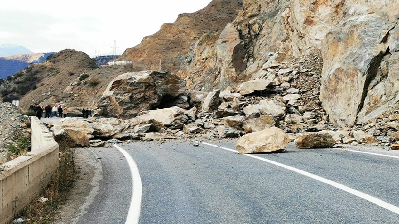 Kritik heyelan açıklaması! Doğu Karadeniz&#039;e dikkat çekip uyardı!