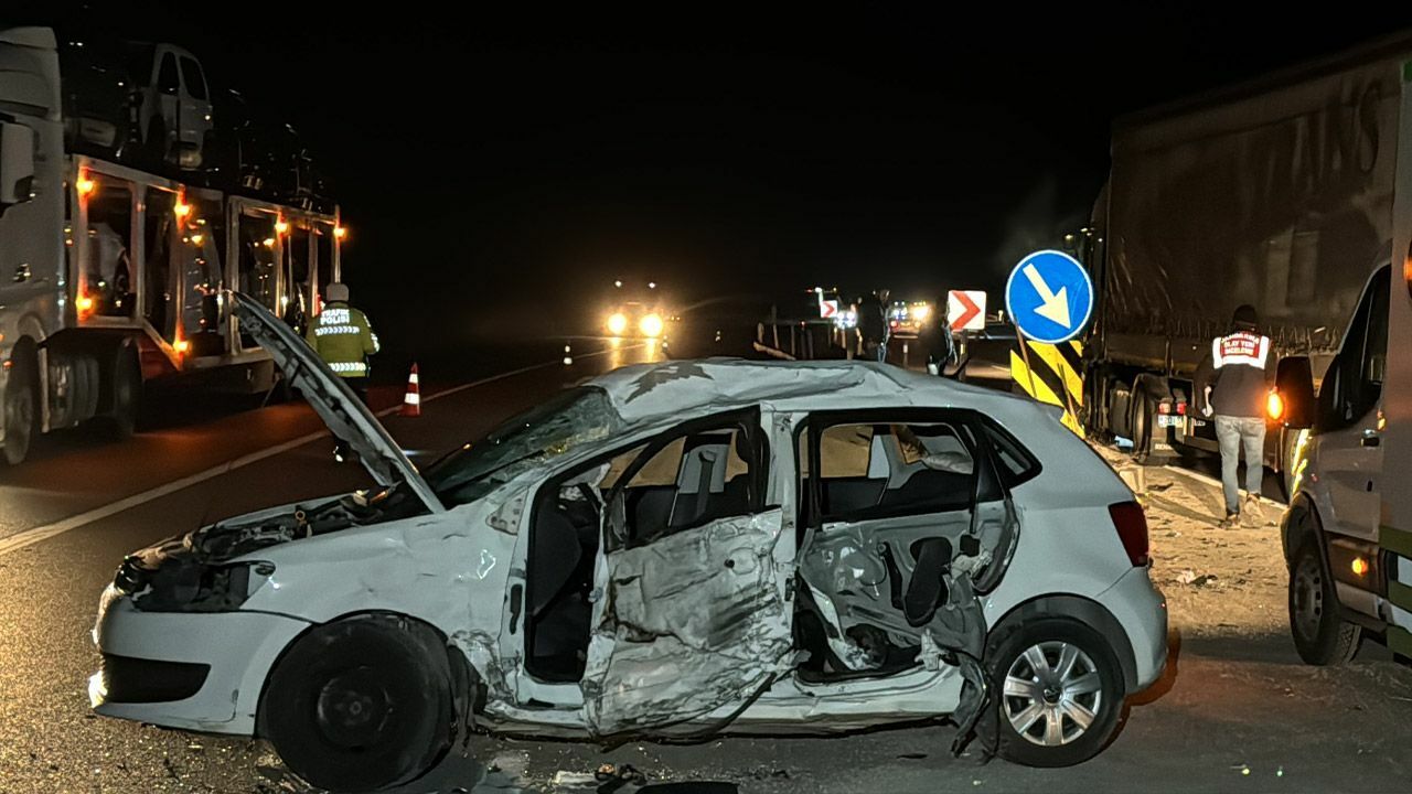 Kütahya&#039;da tır ile otomobil birbirine girdi! 1 ölü, 1 yaralı 