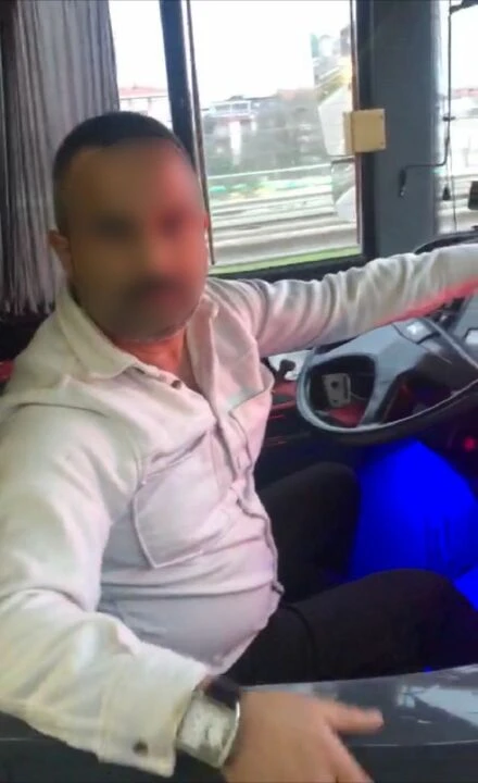 Otobüsü şoförü 'Durakta durmadın' diyen öğretmene saldırdı! - 1. Resim