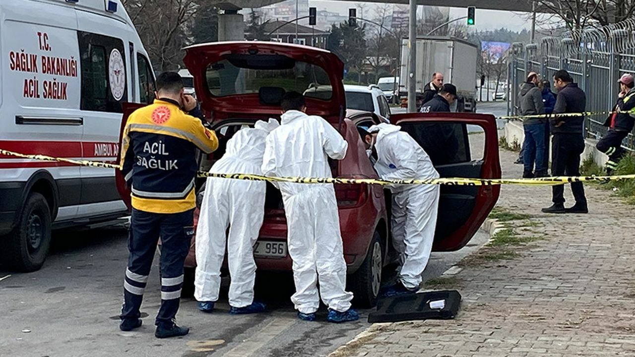 Otomobilde başından vurulmuş halde bulundu