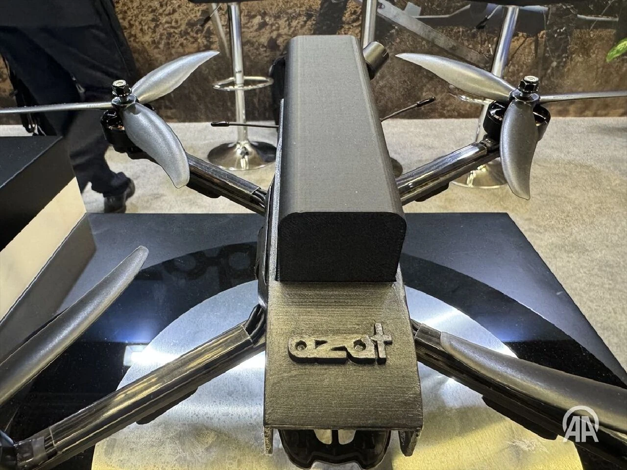 Pilotlara göz olacak... Türkiye'nin yeni kamikaze dronu AZAT vitrine çıktı - 2. Resim