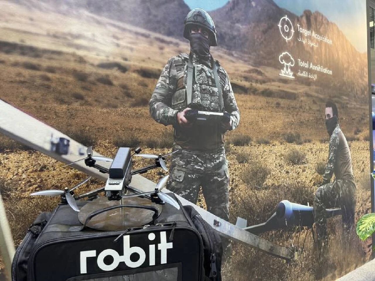 Pilotlara göz olacak... Türkiye'nin yeni kamikaze dronu AZAT vitrine çıktı - 1. Resim