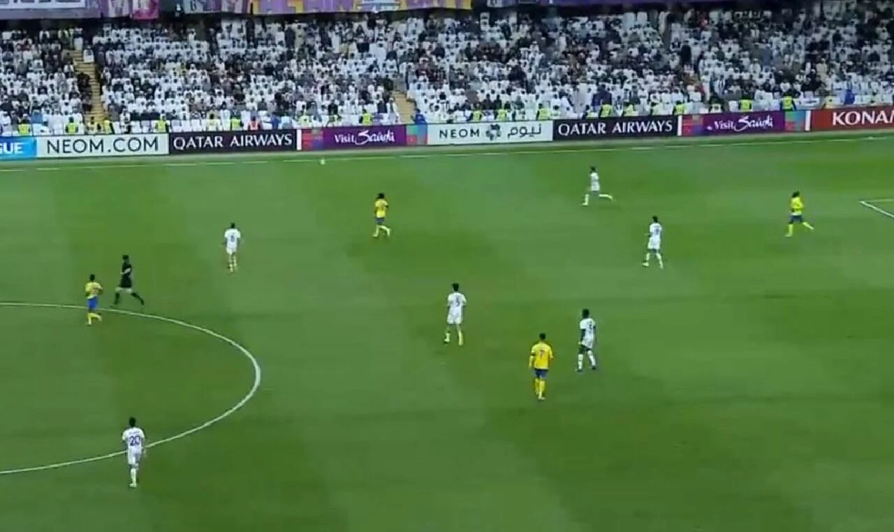 Ronaldo'nun maçında top drona çarptı 'Uzaylılar geldi' esprisi koptu - 1. Resim