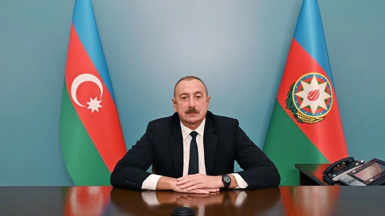 Aliyev'in sağ kolundan dikkat çeken yazı... Küresel bir güç: Türk Devletleri Teşkilatı - 2. Resim