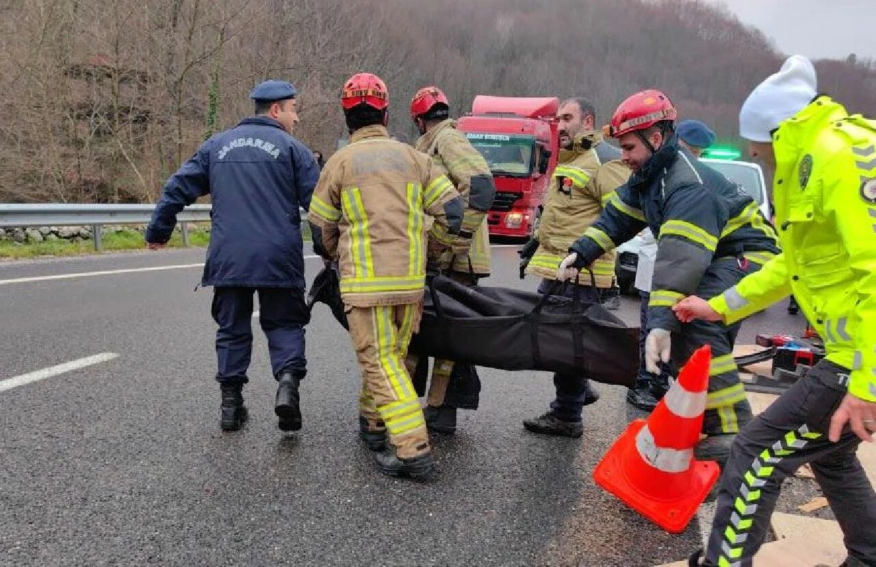 Bursa’da tır refüje daldı: 1 ölü - 1. Resim