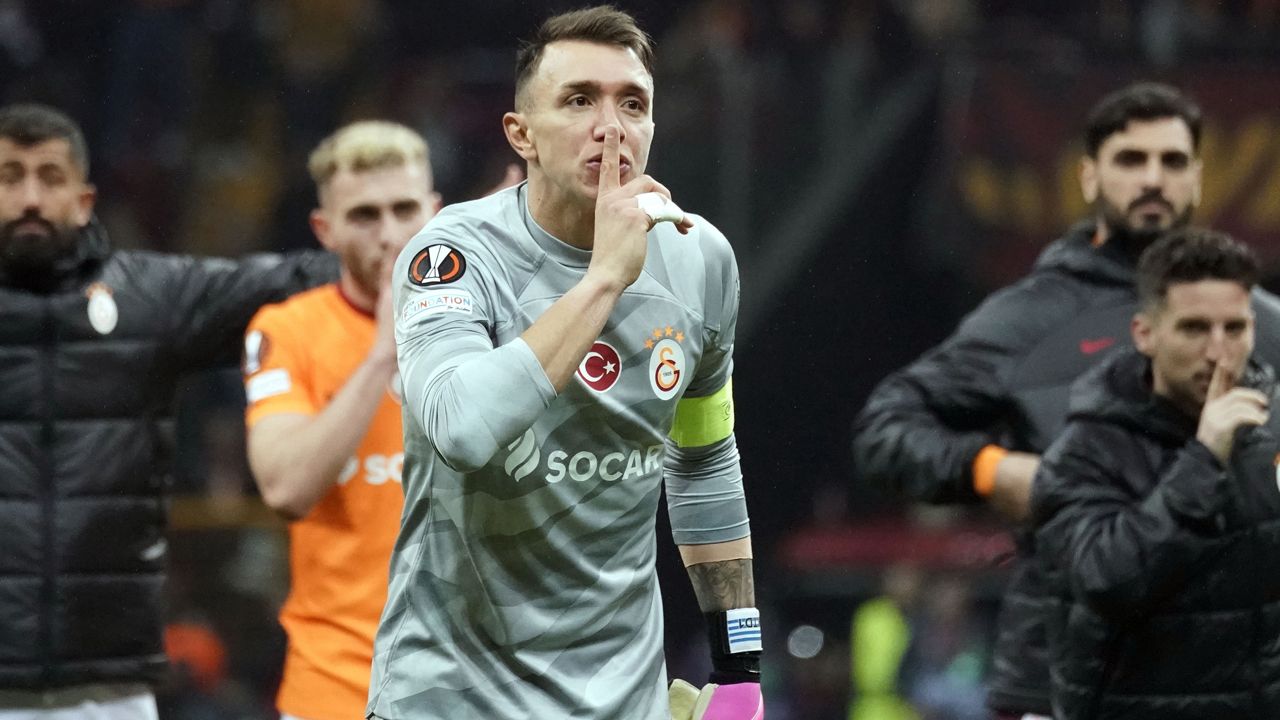 Galatasaray&#039;a Muslera müjdesi! Anlaşma sağlandı