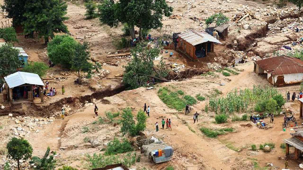 Güney Afrika ülkesi felaketi yaşıyor! Sel ve toprak kaymalarında 6 kişi öldü