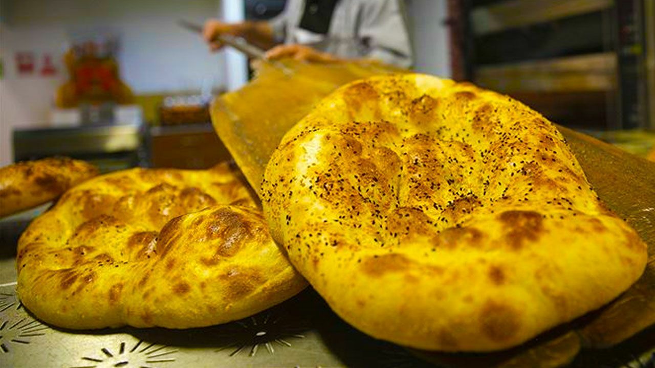 Halk Ekmek&#039;ten yüzde 100 zam! Ramazan pidesinin fiyatı belli oldu