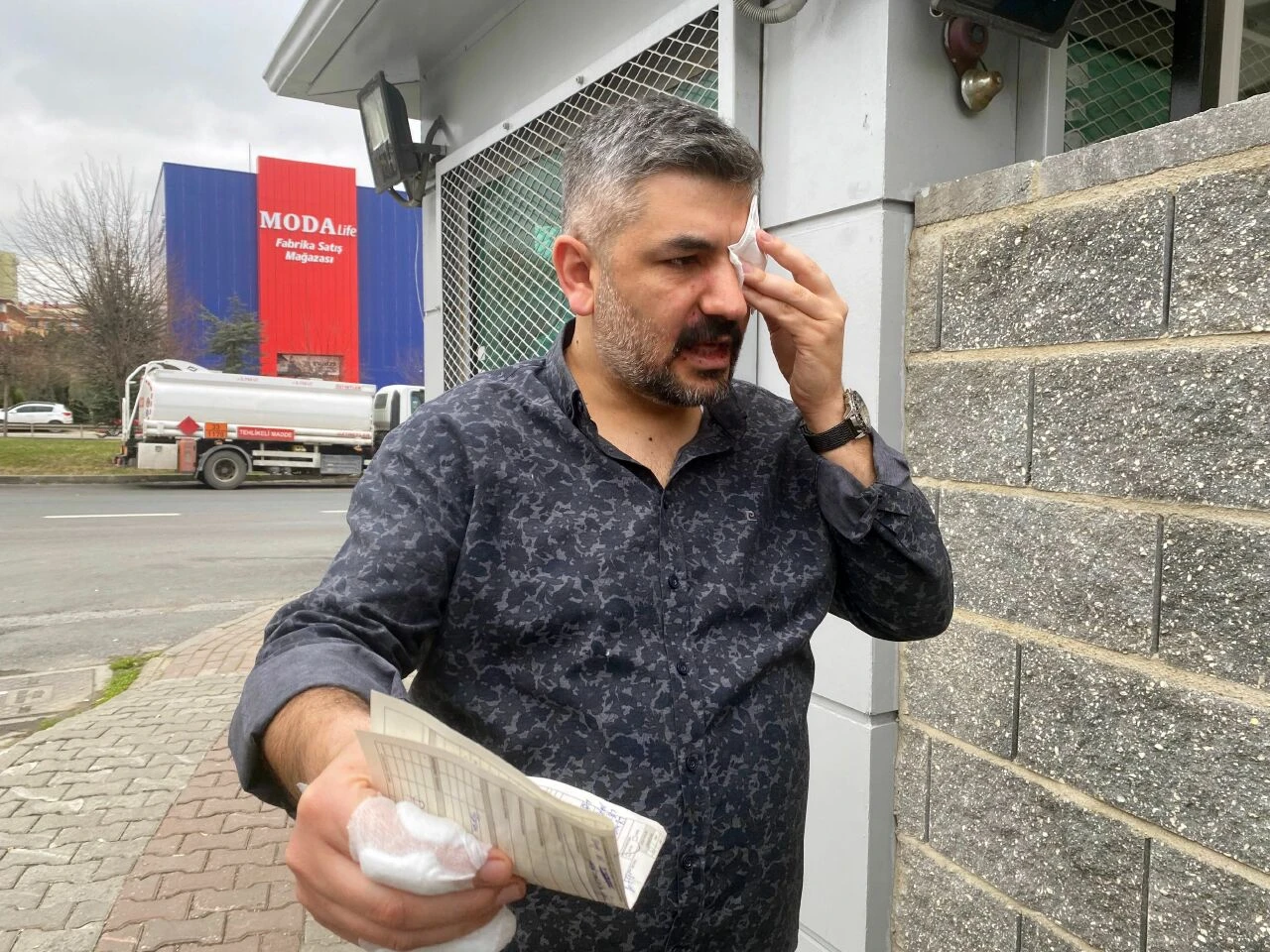 Okul müdürü önce çocuğu sonra velisini darp etti! Öğretmenler linç etti