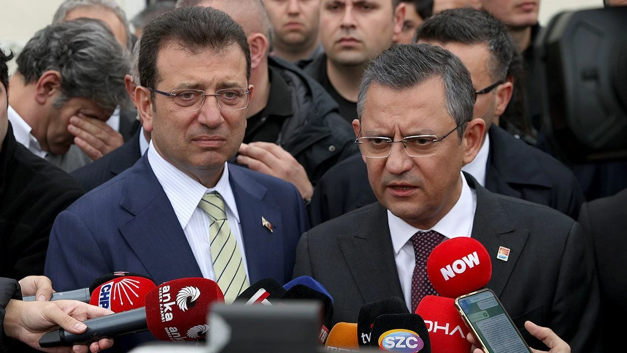 Özgür Özel'den İmamoğlu'nun cumhurbaşkanı adaylığına yeşil ışık: Anketlerde öndeyse gözümü kırpmam - 1. Resim
