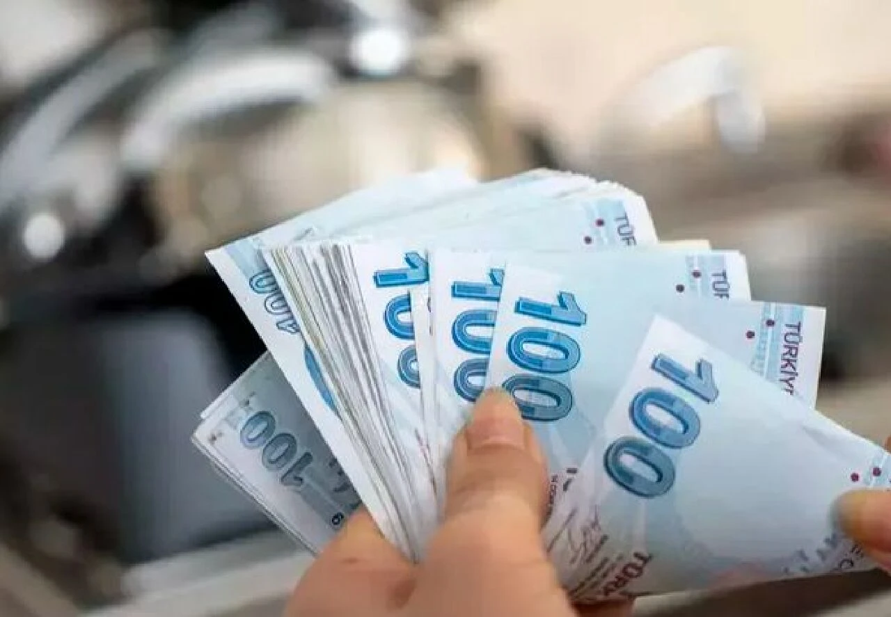 Rapor parası, işverenin raporu SGK'ya bildirmesinin ardından en geç 15 gün geçmesiyle yatar