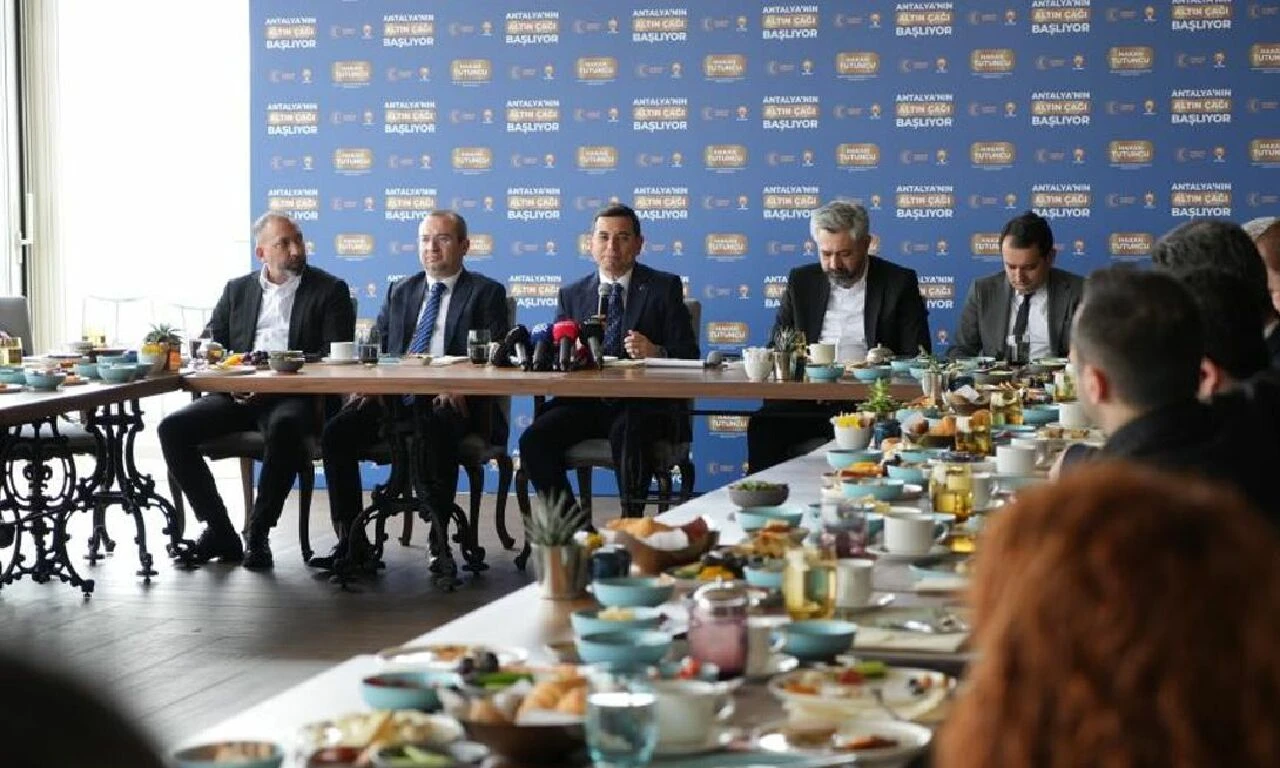 AK Parti'nin Antalya adayından 'Altın Portakal' göndermesi: İş bilmezlik yüzünden yapılamadı - 2. Resim