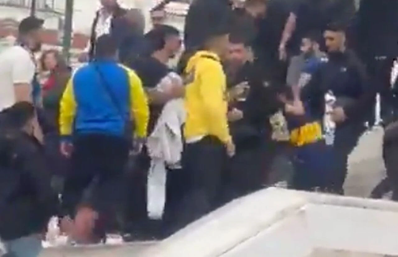 Atina'da İsrailli holiganlardan vahşet: Özgür Filistin diyen kişiyi öldüresiye dövdüler