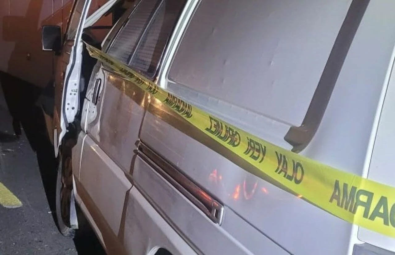 Aydın'da seçim otobüsüne çarpan ticari araçta 1 ölü! - 1. Resim