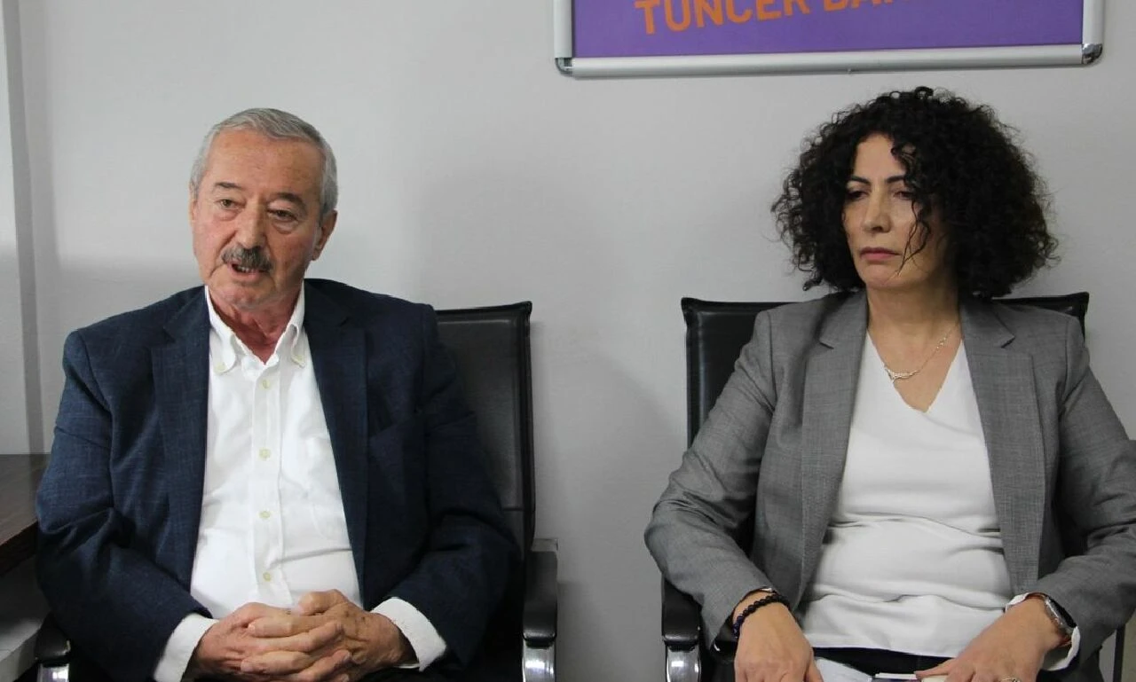 CHP ve DEM Parti arasından ötekileştirme kavgası: Bizimle fotoğraf çektirmek istemedi - 1. Resim