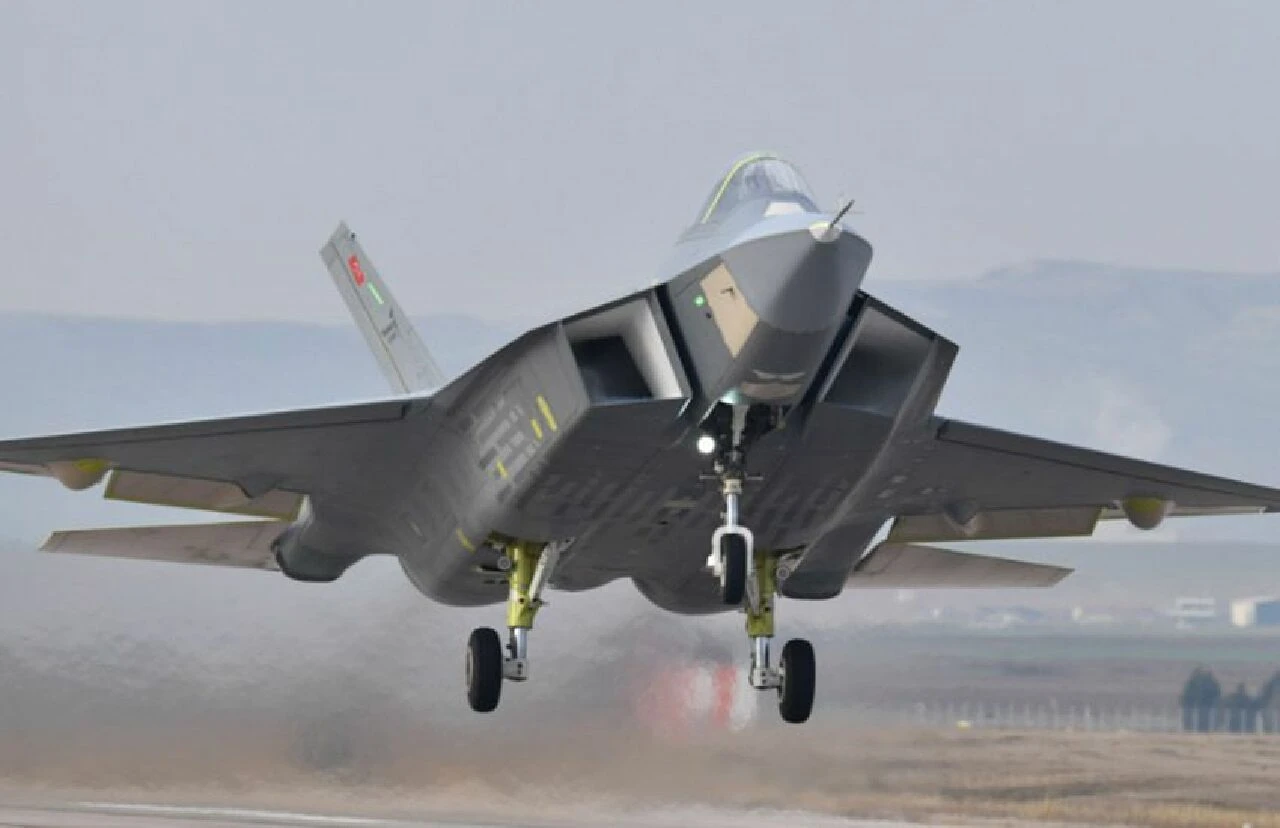 KAAN'ı radarına alan ABD basınından şaşırtan ifadeler! 'Türkiye savaştaki ülkeye uçak yardımı yapabilir' - 1. Resim