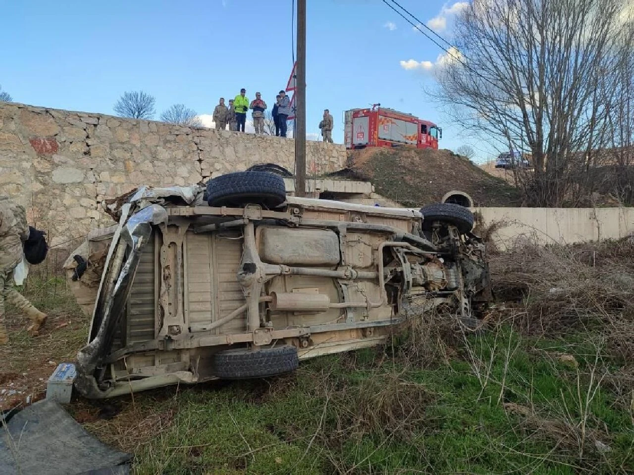 Mardin’de otomobil şarampole yuvarlandı: 4 yaralı