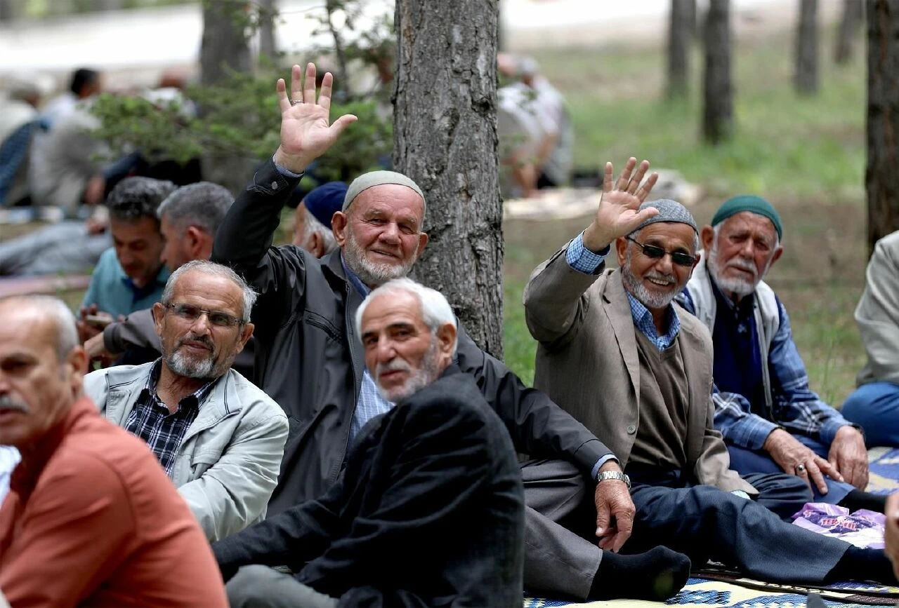 Milyonlarca emekliye müjdeli haber: 7 büyük destek geliyor