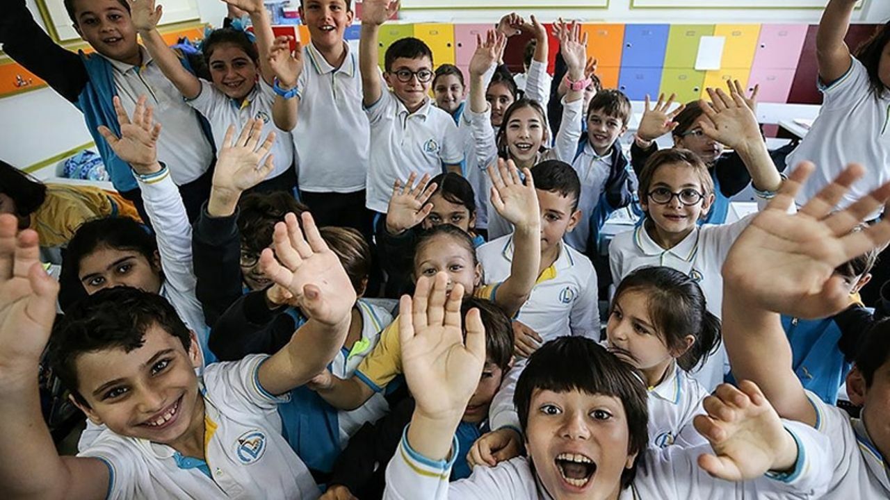 Milyonlarca kişiyi ilgilendiriyor! Öğrenciler Nisan ayında tatile doyacak