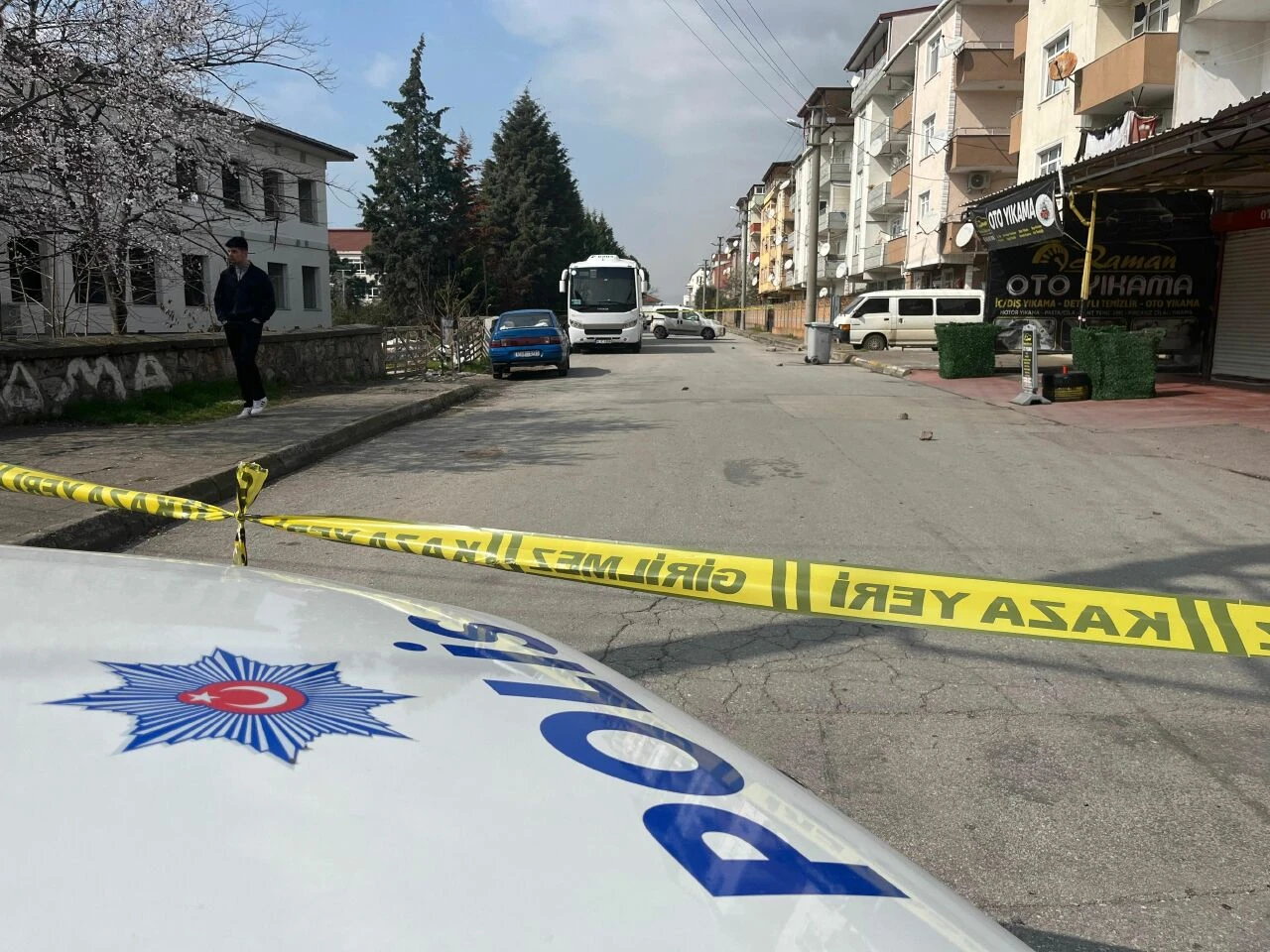 Oto galeriye kurşun yağmuru! Yan apartmandaki anne ve çocuğu dehşeti yaşadı - 1. Resim