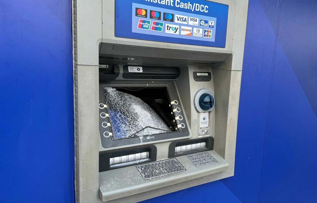 Sakarya'da iki bankanın ATM'lerine saldırdılar