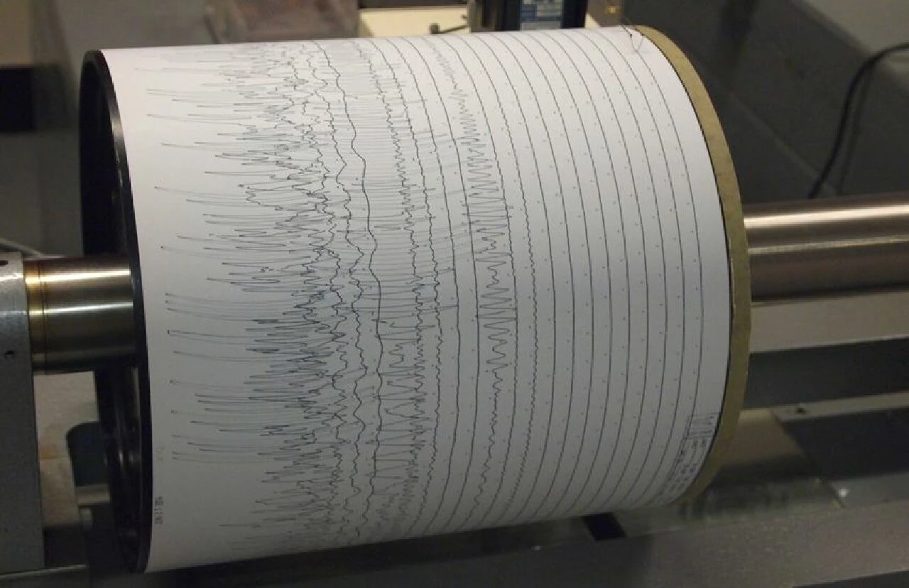 Son dakika! Ege denizinde deprem fırtınası! Art arda korkutan sarsıntılar