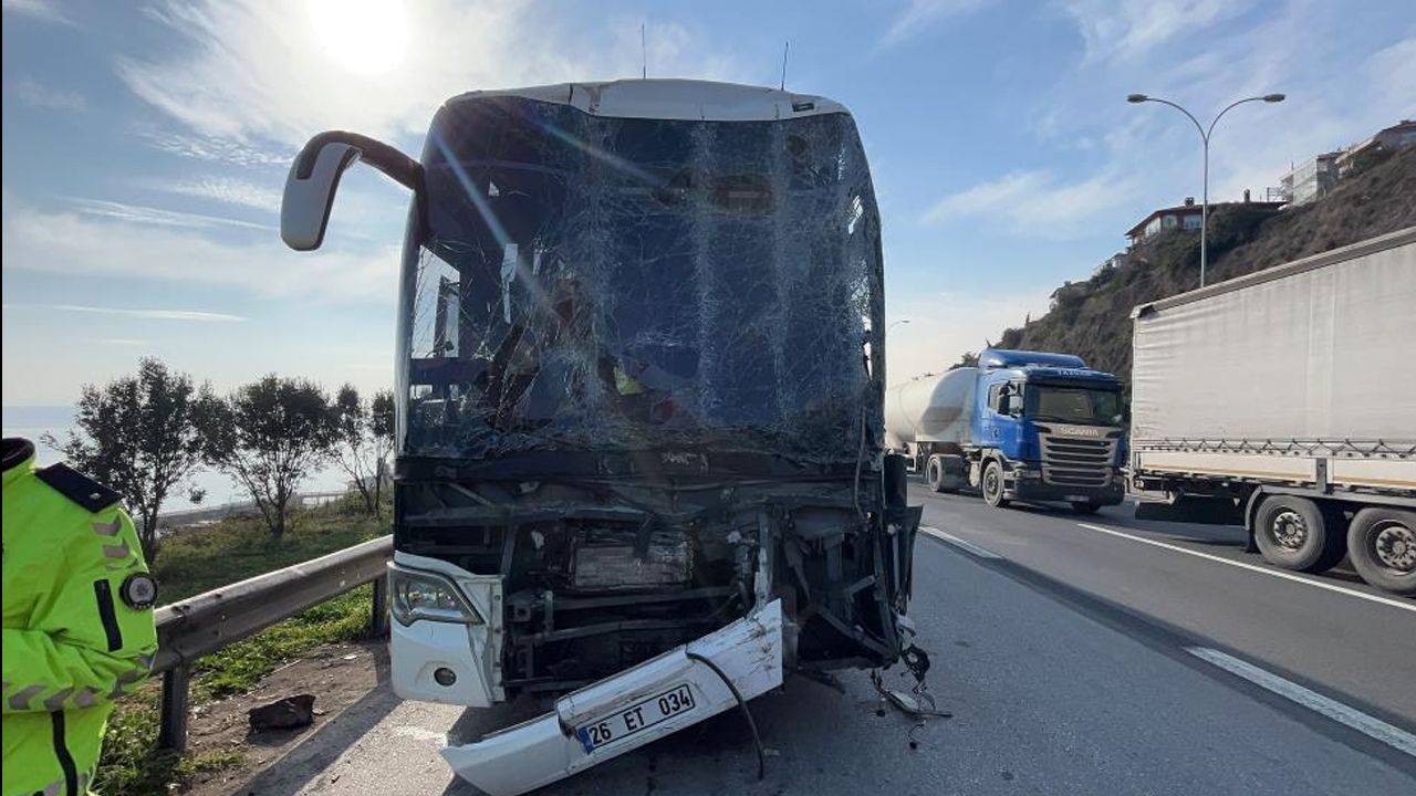 TEM’de zincirleme kaza: 1’i ağır 9 yaralı