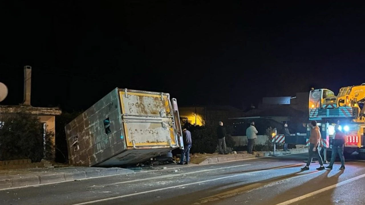 Aydın'da kamyon evin bahçesine girdi!